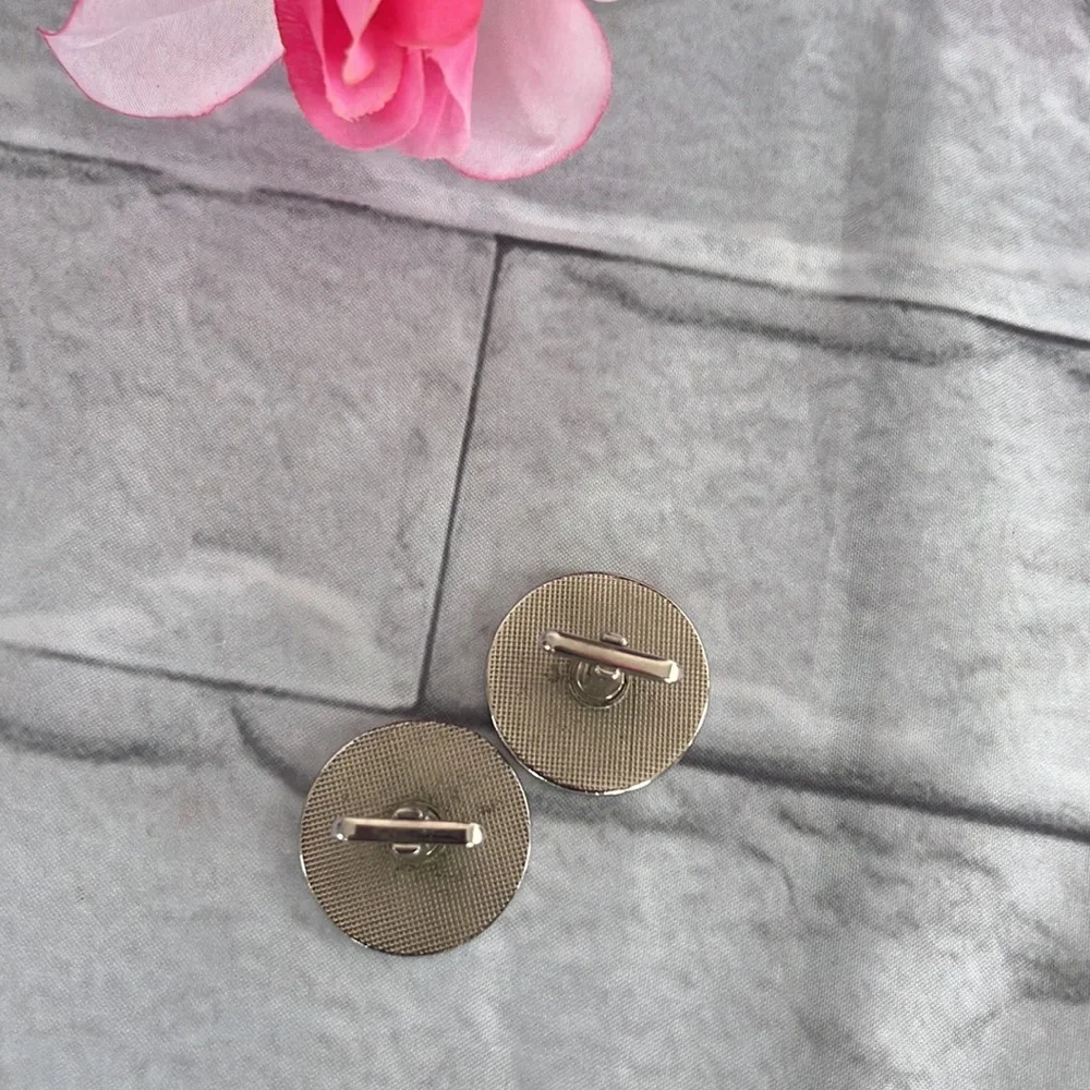 Vintage Hickok Round shaped silver toned cuff links